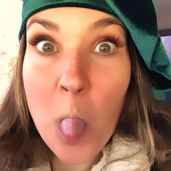 Meet your Posher, Dominique - Picture 1 of 2